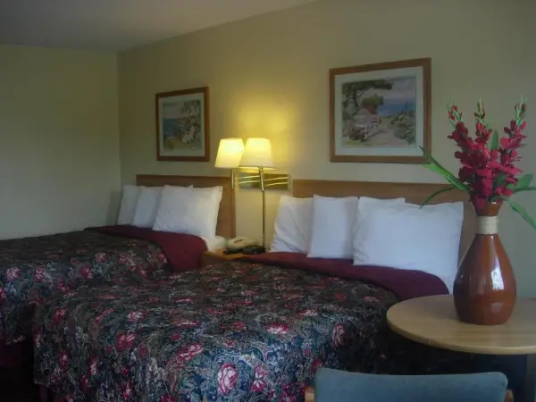 Western Inn & Suites 10