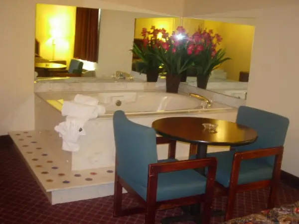 Western Inn & Suites 4
