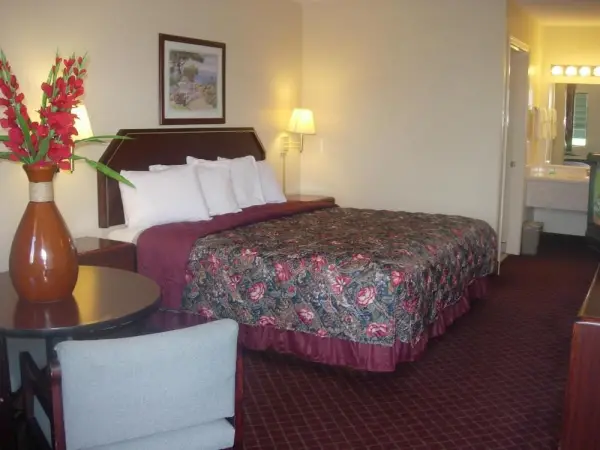 Western Inn & Suites 6