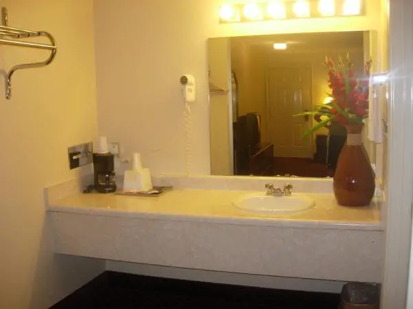 Western Inn & Suites 8